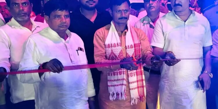 डांडिया उत्सव में दिखा भक्ति और संस्कृति का अद्भुत संगम।