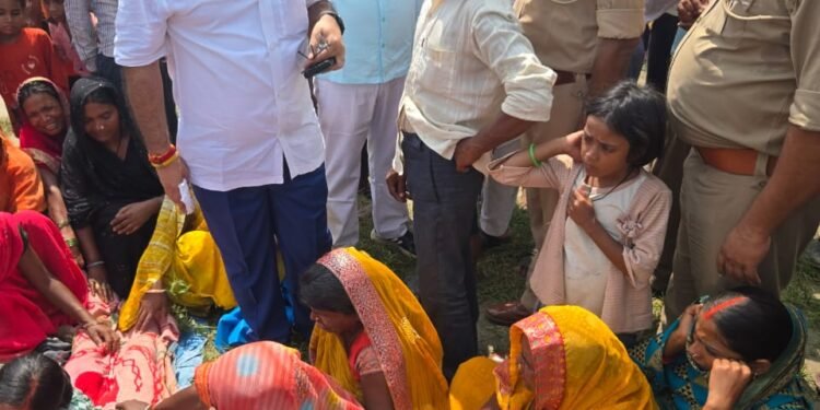 11 हजार बोल्टेज का केबल टूट जाने से तार की चपेट में आये एक व्यक्ति को हुई दर्दनाक मौत ।