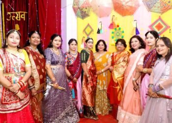 वनिताओं ने किया नवरात्रि सेलीब्रेट, मनाया डांडिया उत्सव।