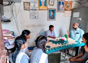 आदर्श इंटर कॉलेज महुली में “एक दिन की प्रधानाचार्या” बनी निधिमणि — आदर्श बना आत्मविश्वास और नेतृत्व का संगम।।