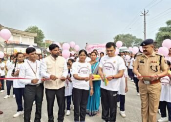 रन फॉर एम्पावरमेंट छात्राओं को महिला सुरक्षा, हेल्पलाइन की दी जानकारी।।