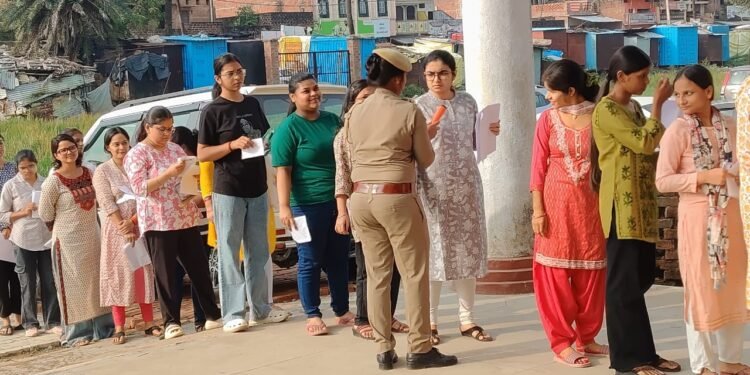 रामगढ़ (चतरा सोनभद्र) उत्तर प्रदेश पब्लिक सर्विस कमिशन प्रयागराज के माध्यम से यूपी पीसीएस की परीक्षा का आज हुआ प्रारंभ।।