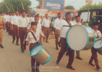 राष्ट्रीय स्वयंसेवक संघ ने पूर्ण गणवेश में किया पथ संचलन।