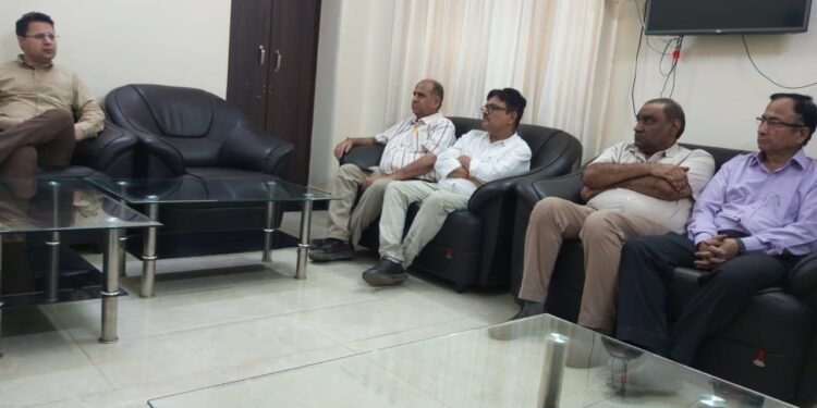 पावर कारपोरेशन के सीएमडी डा. रुपेश ने ओबरा, अनपरा का दौरा कर जाना हाल *