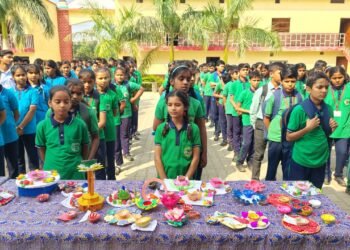 S.S.M.P स्कूल मधुपुर के बच्चो ने रंगोली, दिया प्रतियोगिता में दिखाई अपनी प्रतिभा।