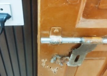 बंद पड़े मकान में चोरों ने किया लाखों के जेवरात पर हाथ साफ।