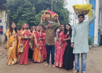 अस्ताचलगामी सूर्य को अर्घ्य देकर व्रती महिलाओं ने किया सुख समृद्धि की कामना ।।