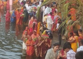 लोक आस्था का महापर्व डाला छठ की रही धूम,लोगों का उमड़ा जन सैलाब।।