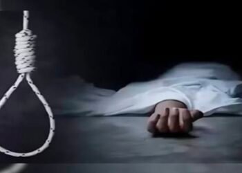 संदिग्ध परिस्थितियों में नर्स के पति ने फांसी लगाई।