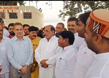 चोपन छठ घाट का समाज कल्याण मंत्री एव जिलाधिकारी ने किया निरीक्षण।