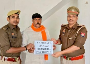 थाना चोपन साइबर टीम की बड़ी सफलता — ₹50,331 की ठगी की राशि पीड़ितों को कराई गई वापस।