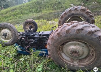 खेत की जुताई करते समय ट्रैक्टर पलटने से चालक की हुई मौत।