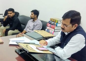 प्राधिकरण सचिव ने लोक अदालत की तैयारी हेतु अधिकारियों संग की मीटिंग *-जनपद सोनभद्र न्यायालय प्रांगण तथा तहसील ओबरा, दुद्धी एवं ग्रामीण न्यायालय घोरावल में 13 दिसम्बर को आयोजित होगा राष्ट्रीय लोक अदालत।