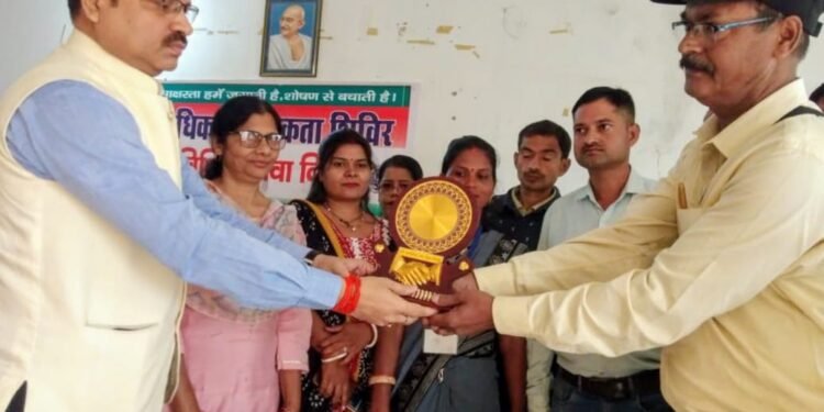 पीएलवी कमाल अहमद समेत सर्वश्रेष्ठ सेवक हुए सम्मानित।