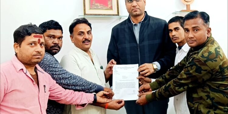 कंपनी में मंगाए जा रहे कचड़ो से नगर मेंं फैल रही दुर्गंध नगर में आक्रोश।।