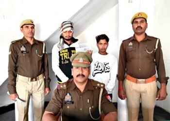 थाना चोपन पुलिस को मिली बड़ी सफलता – छिनैती में वांछित 2 अभियुक्त गिरफ्तार।