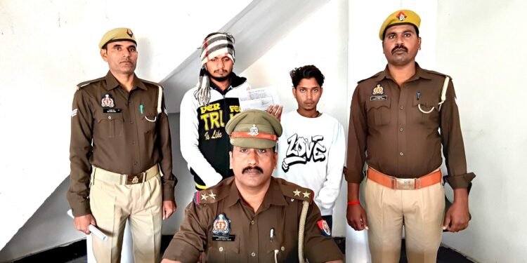 थाना चोपन पुलिस को मिली बड़ी सफलता – छिनैती में वांछित 2 अभियुक्त गिरफ्तार।