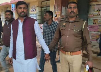 चतरा प्रमुख प्रतिनिधि धीरेंद्र पटेल समेत दो आरोपी हुए दोषसिद्ध,न्यायिक हिरासत में लेकर भेजा गया जेल।