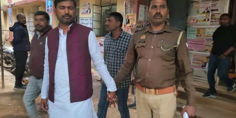 चतरा प्रमुख प्रतिनिधि धीरेंद्र पटेल समेत दो आरोपी हुए दोषसिद्ध,न्यायिक हिरासत में लेकर भेजा गया जेल।