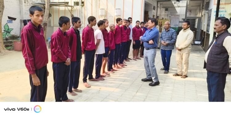 न्यायाधीश का दौरा: सोनभद्र के बाल गृह बालिका में 36 बालिकाएं हैं आवासित *