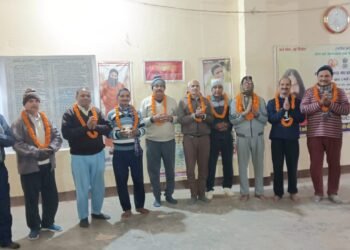 पतंजलि योग परिवार द्वारा नियमित योग साधकों का माल्यार्पण कर किया गया सम्मान।