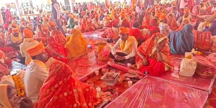 400जोड़ो ने लिए अग्नि के सात फेरे।