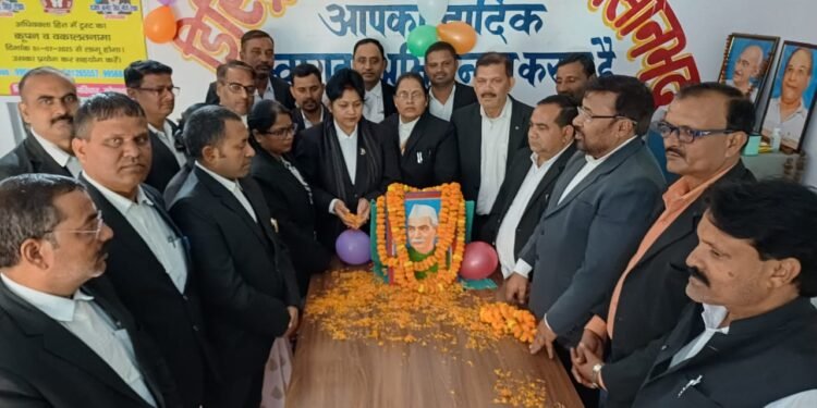 अधिवक्ता दिवस समाज में समावेशन, समानता और न्याय को बढ़ावा देने में अधिवक्ताओं के महत्व को दर्शाता है —