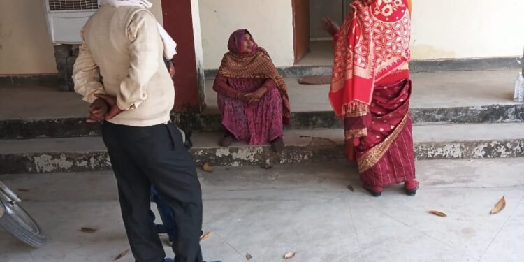 दो दशक से फरार चल रही धोखेबाज महिला भेजी गई जेल।