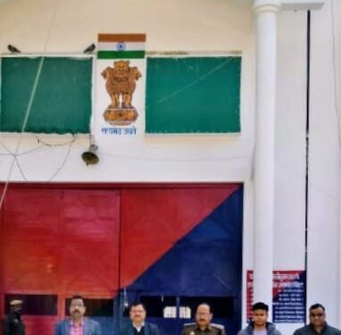 कारागार सोनभद्र में निरुद्ध 765 बंदियों के बीच न्यायाधीश ने जगाई जागरूकता की अलख *