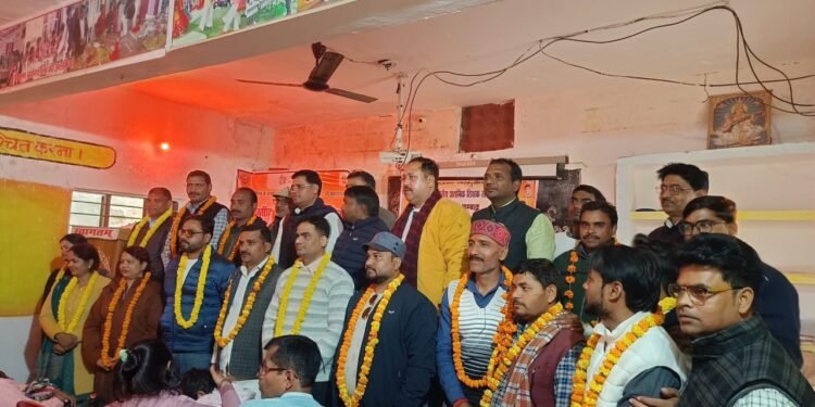 प्राथमिक शिक्षक संघ की नई ब्लॉक इकाई गठित, संजय कुमार मिश्र बने अध्यक्ष।