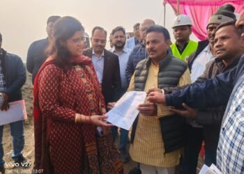 बंद खदानो को सुरक्षित पुनः चालू करवाने की मांग को लेकर सौंपा ज्ञापन उद्योग व्यापार अध्यक्ष मुकेश जैन।