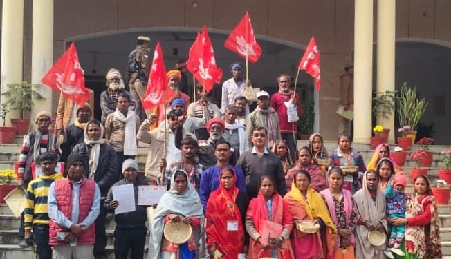 भाकपा के बैनर तले #रोजगार को लेकर कलेक्ट्रेट पर किया प्रदर्शन।