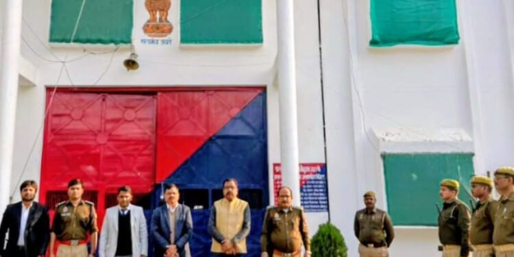 जनपद कारागार में आयोजित मासिक जेल लोक अदालत02 बन्दीओ के मुकदमे हुए निर्णीत, न्यायाधीश शैलेंद्र।।