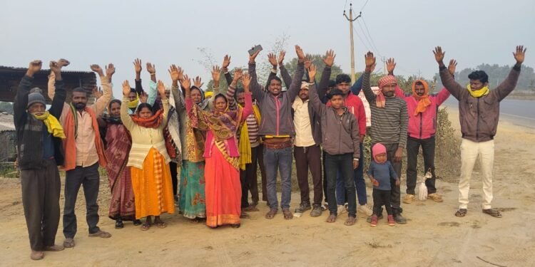 कोटा ग्राम पंचायत के टोला गुरमुरा का लगभग आधा से अधिक इलाका आज भी अंधेरे में है।।