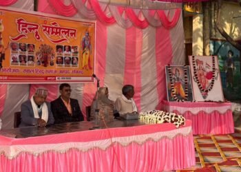 भारत में रहने वाला हर व्यक्ति हिन्दू-नीरज।