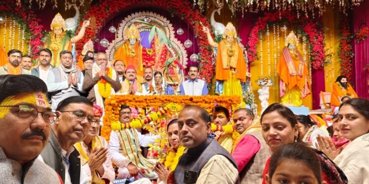 श्री राम सीता का हुआ विवाह, श्रद्धालुओं ने बरसाए फूल।।