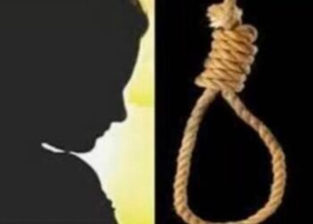घर के बडेर से लटककर 16 वर्षीय बालिका ने फांसी लगाई।