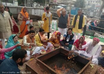 श्री राम राज्याभिषेक की सजी भव्य झाकी, आनंद उत्सव में मग्न हुए भक्त।