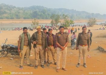 नए वर्ष की खुशियों के बीच गुलजार रहे पिकनिक स्पॉट और मंदिर।।