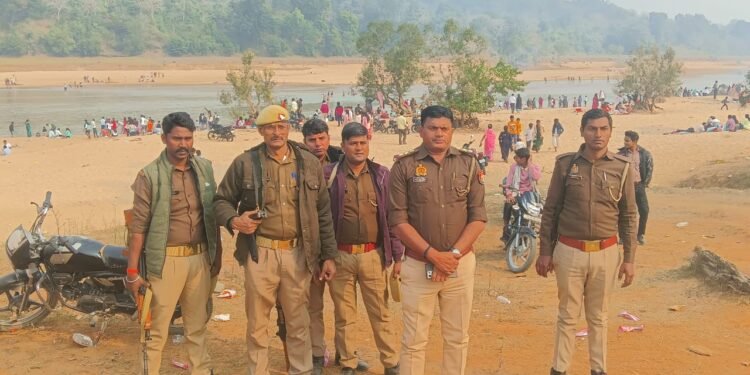 नए वर्ष की खुशियों के बीच गुलजार रहे पिकनिक स्पॉट और मंदिर।।