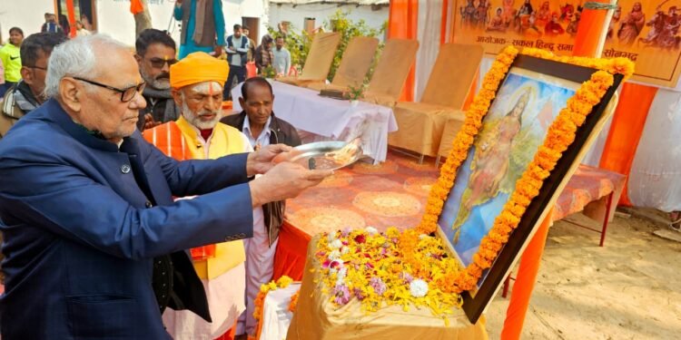 संघ निर्भ्रांत रूप से “माता भूमिः पुत्रोऽहं पृथिव्याः” का सात्विक एवं अभय पुजारी है-पारसनाथ मिश्र