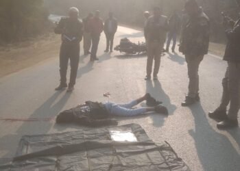 सड़क हादसे में बाइक सवार युवक की मौके पर मौत।