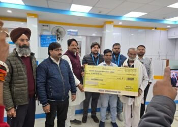 केनरा बैंक ने प्रधानमंत्री जीवन ज्योति योजना के अंतर्गत लाभार्थी को दिए चेक।।