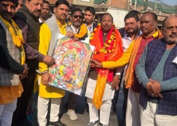 कैबिनेट मंत्री राम विचार नेताम का चोपन बैरियर पर भाजपा कार्यकर्ताओं ने किया जोरदार स्वागत।