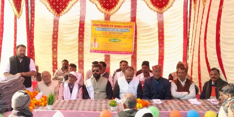 पत्रकार मिथिलेश प्रसाद द्विवेदी के स्मृति में खिरिहटा में वृद्ध जनों को किया गया कंबल वितरित।