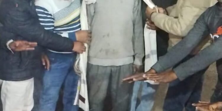 शारीरिक श्रम कर 60 वर्षीय कन्हैया मौर्या बने समाज सेवा का मिशाल।