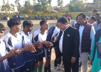 महुली खेल मैदान पर राजा बरियार शाह फुटबॉल टूर्नामेंट का भव्य आगाज, विंध्याचल सोसायटी सिंगरौली ने उद्घाटन मैच 3–1 से जीता।