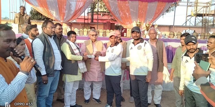 आठ दिवसीय क्रिकेट टूर्नामेंट का समापन । सिंगरौली ने वाड्रफनगर को हराकर जीता खिताब ।।