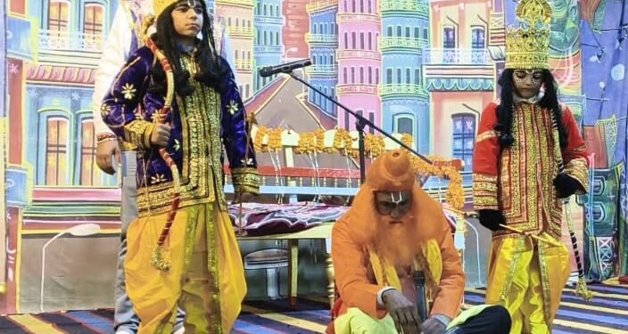 चोपन सिंदुरिया गांव के ऐतिहासिक एवं अनुष्ठानिक रामलीला के चतुर्थ दिवस पर महर्षि विश्वामित्र के साथ पिता और माता की अनुमति से बन के लिए पधारे ।