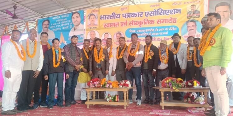 पत्रकार लोकतंत्र का चौथा स्तंभ हैं और उनकी एकता ही समाज में सकारात्मक बदलाव ला सकती है।